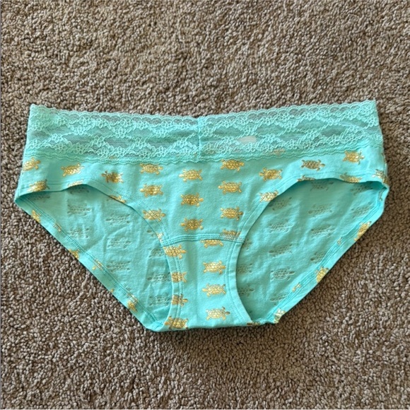 NWOT 2013 Victoria’s Secret Sea turtle print low rise hiphugger - Picture 1 of 3